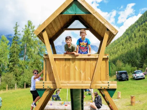 Berghütte Restaurant mit Kinderspielplatz im Pustertal in Antholz