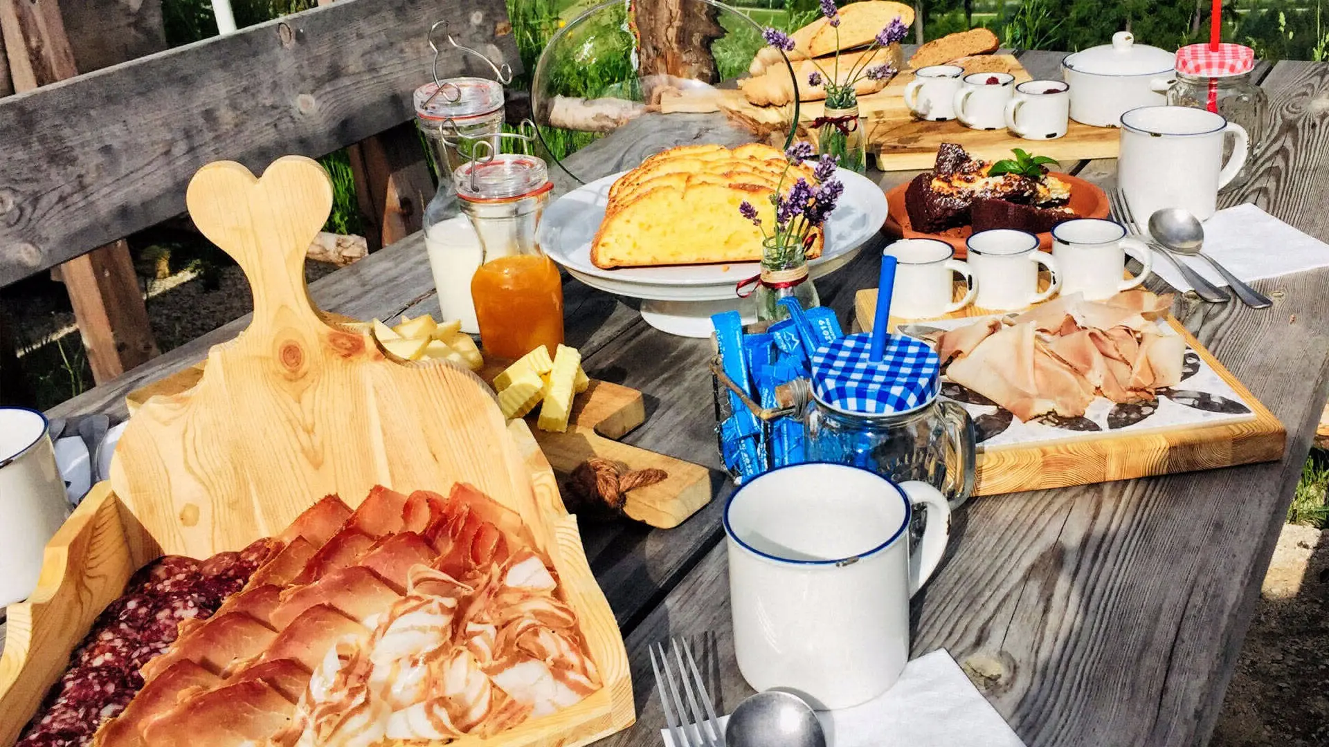 Frühstück auf der Alm im Pustertal